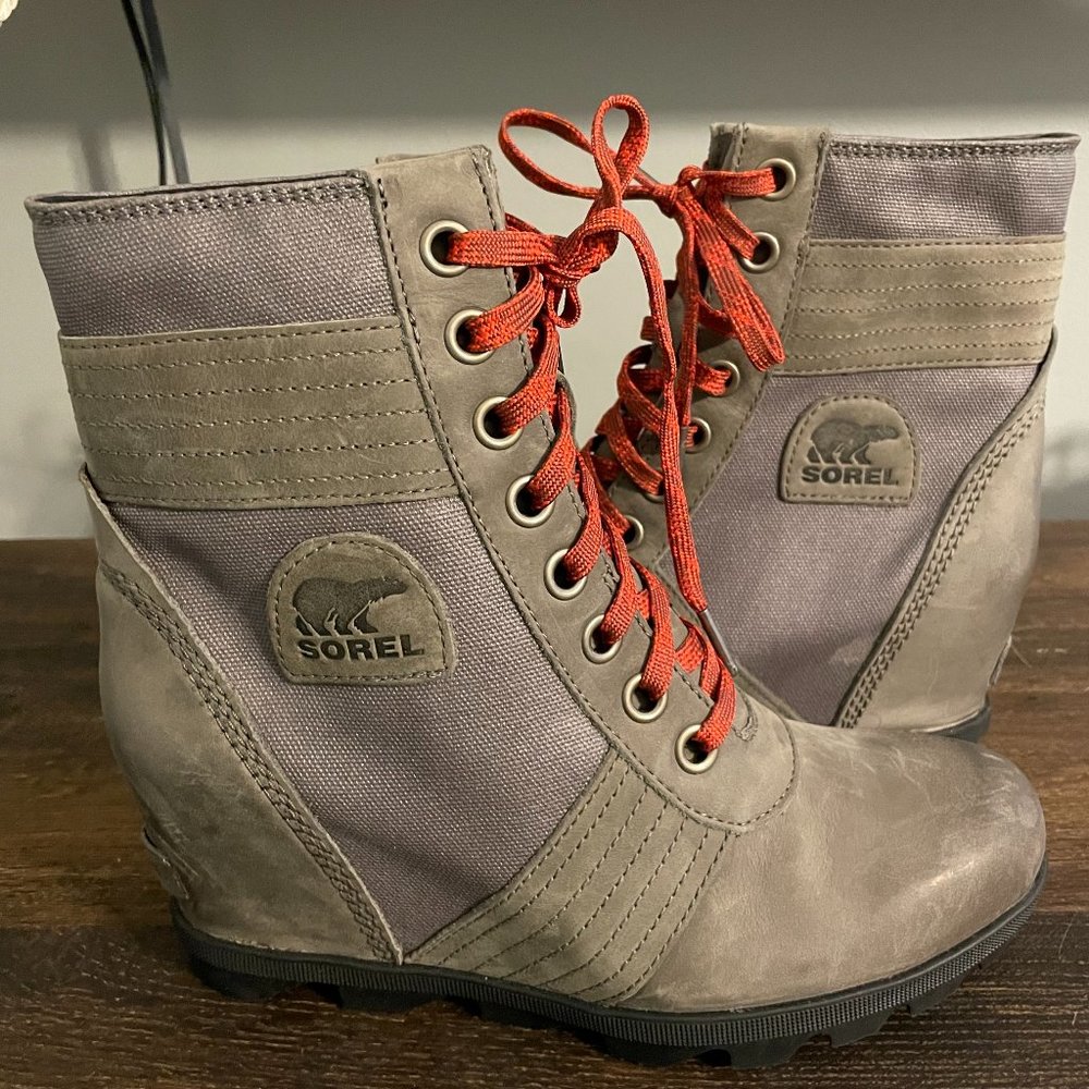 Sorel Lexie Wedge Boots - Touchyquarry/Red Laces